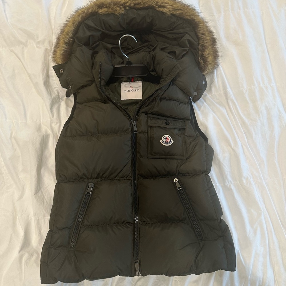 Selling a authentic Moncler Bairon Faux-Fur-Trim Vest